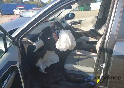 2021 Toyota Rav4 Xle из США, поврежденный, VIN 2T3W1RFV2MC104054